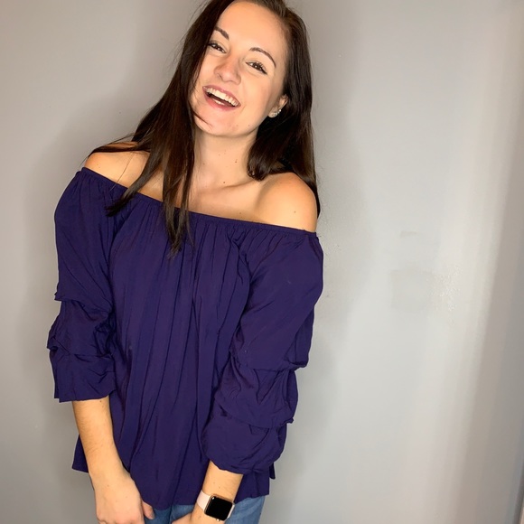 Off-the-shoulder Blouse! - Picture 2 of 3